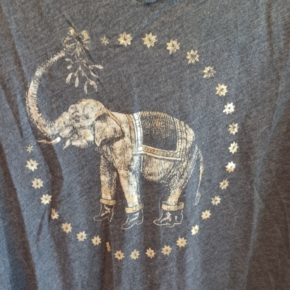 Hollister Women's Light Elephant Graphic T Shirt - Picture 2 of 4